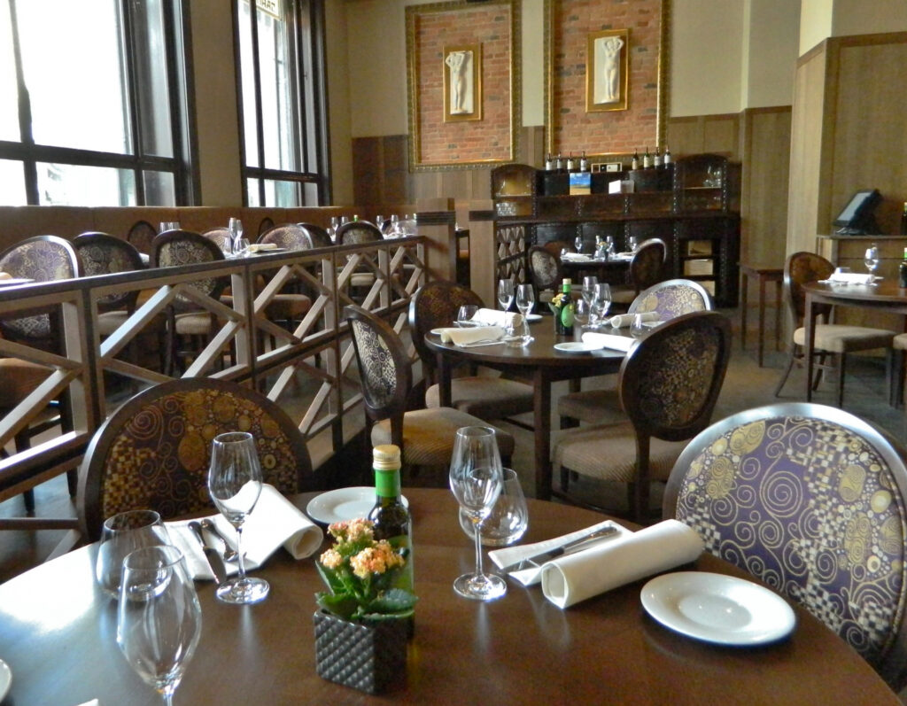 Restaurant of the Grandezza Luxury Palace hotel with wooden elements