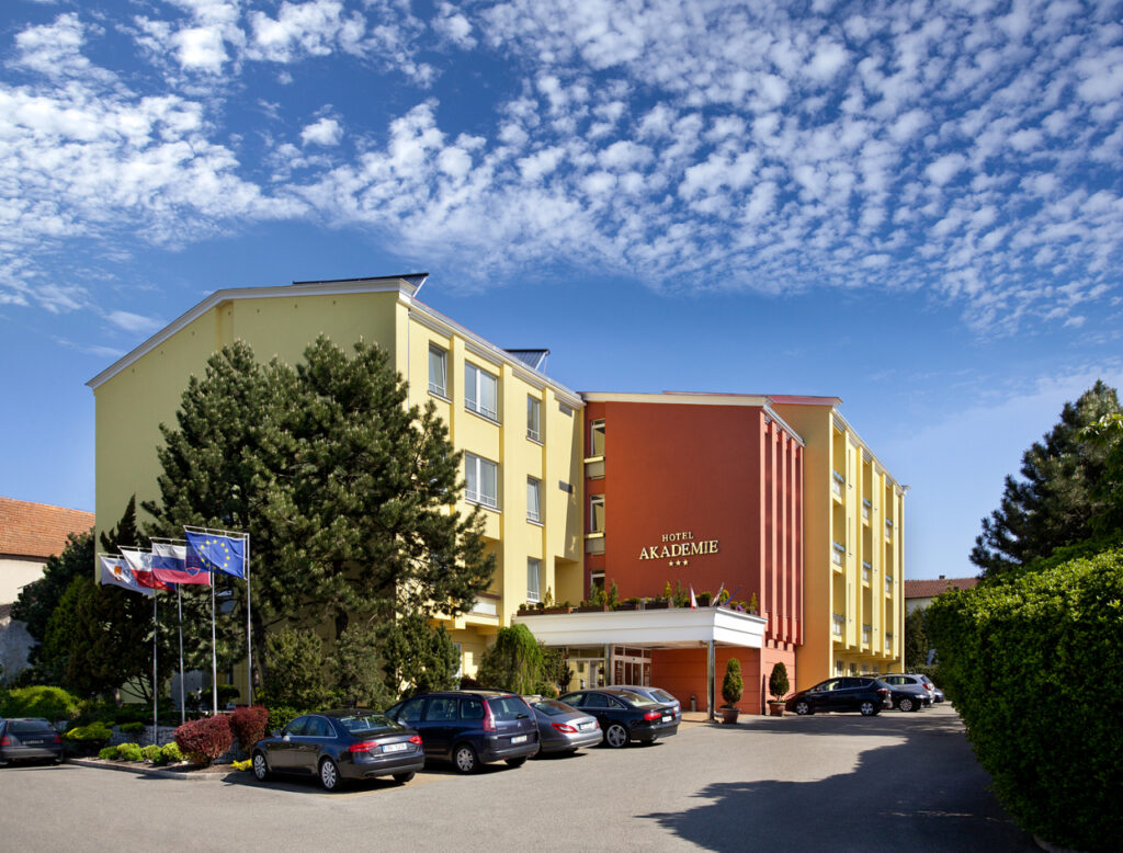 View of the Akademie hotel building and the adjacent parking lot