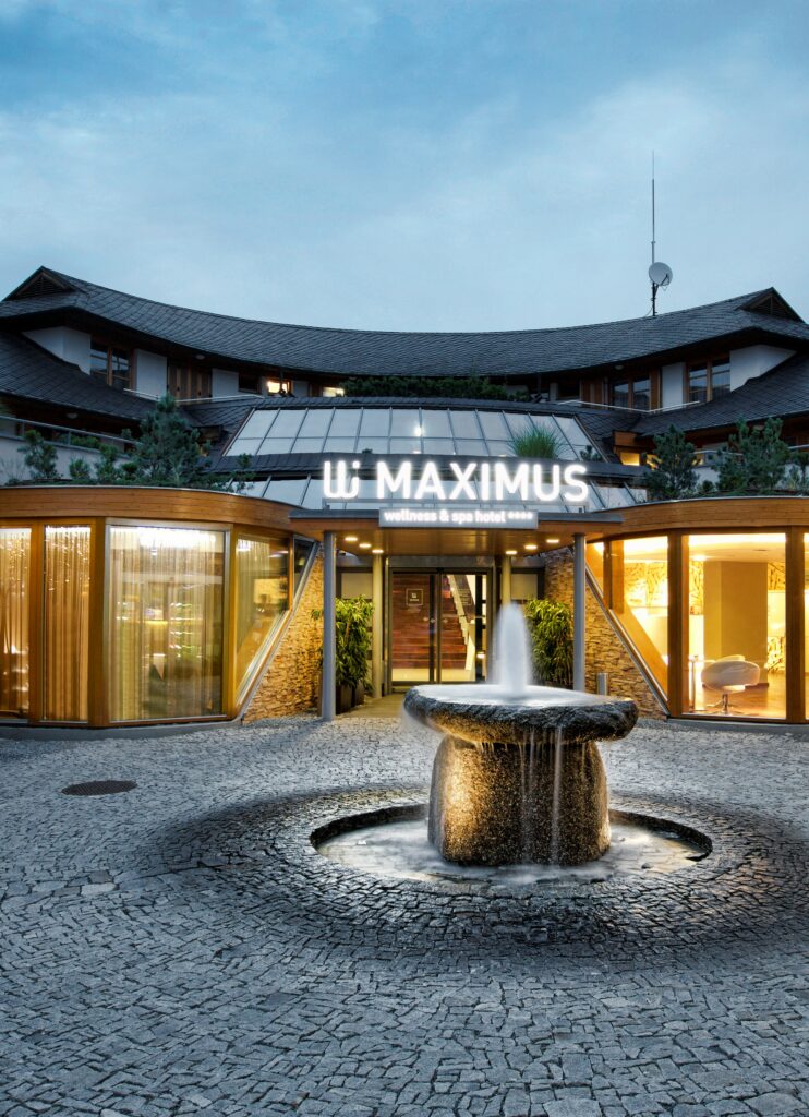 Fountain at the entrance of the Maximus resort