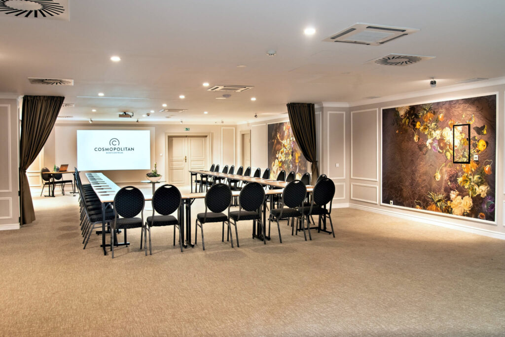 U-shaped conference room in the Cosmopolitan Bobycentrum hotel