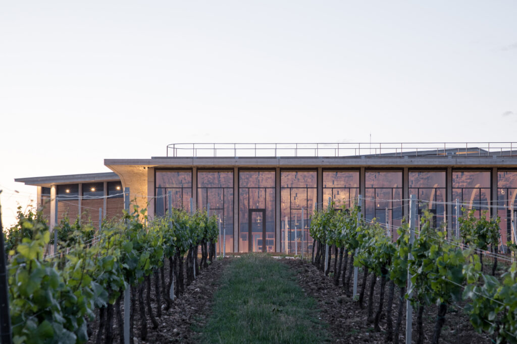 The building of Lahofer winery in sunset